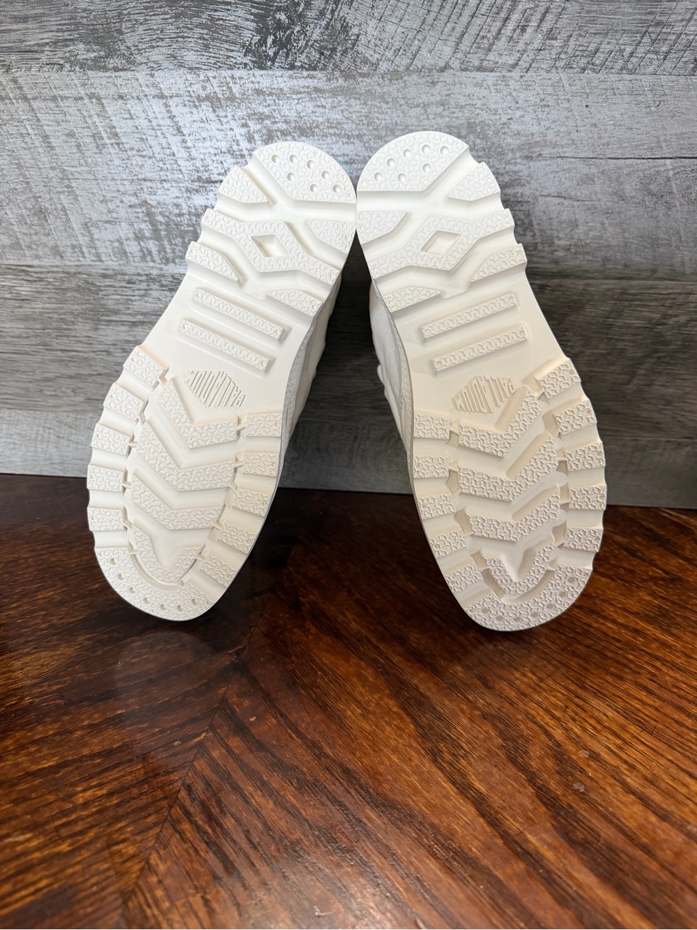 NIB Women’s Palladium Pampa Hi White Canvas Lug Sole Chunky Sneaker Sz 6.5 - Picture 5 of 12